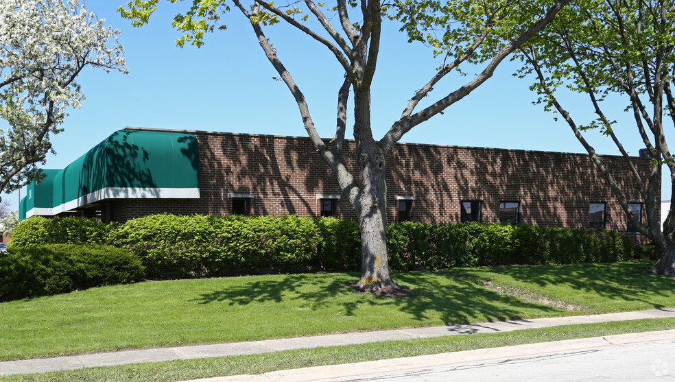 390 E Higgins Rd, Elk Grove Village, IL for lease - Building Photo - Image 3 of 9