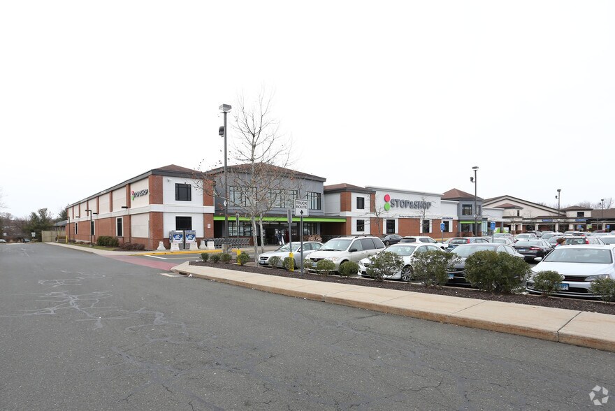 1739 Ellington Rd, South Windsor, CT for sale - Primary Photo - Image 1 of 1