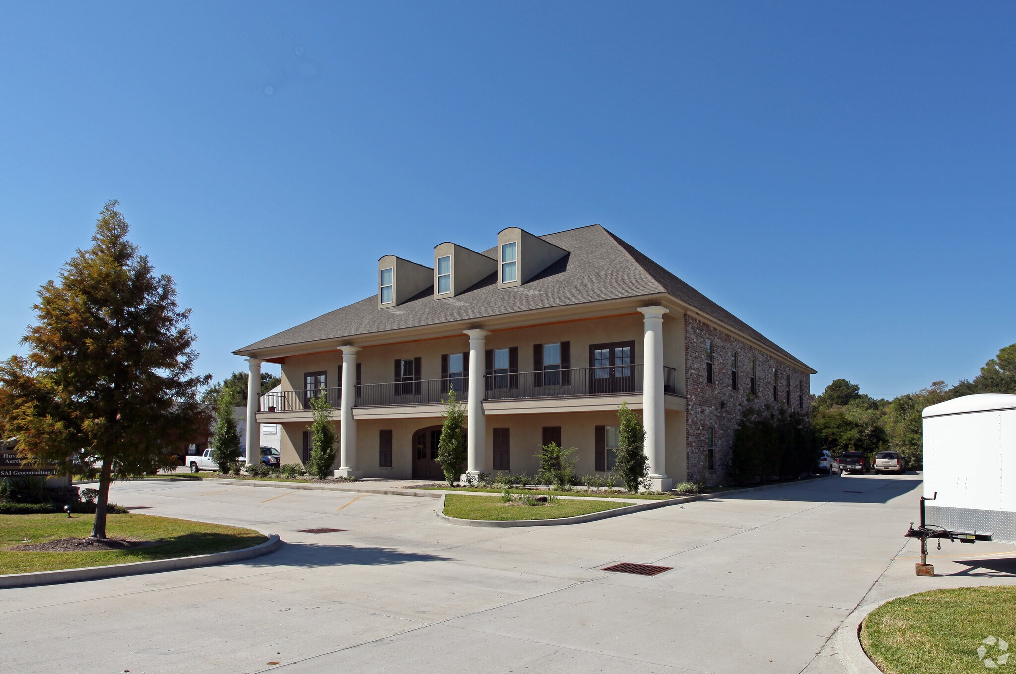 2 Flagg Pl, Lafayette, LA for sale Primary Photo- Image 1 of 1