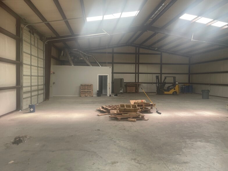 1031 Sales Dr, Waxahachie, TX for lease - Building Photo - Image 2 of 4