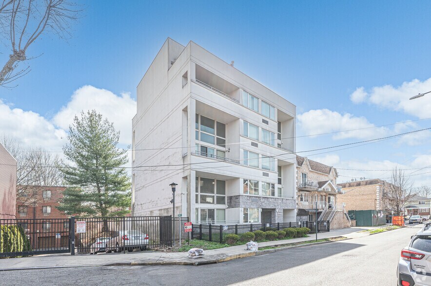 71-57 161st St, Fresh Meadows, NY for sale - Building Photo - Image 3 of 9