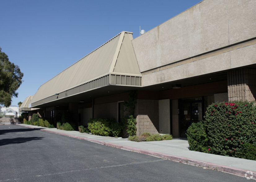 5000 E Calle San Raphael, Palm Springs, CA for lease - Building Photo - Image 2 of 17