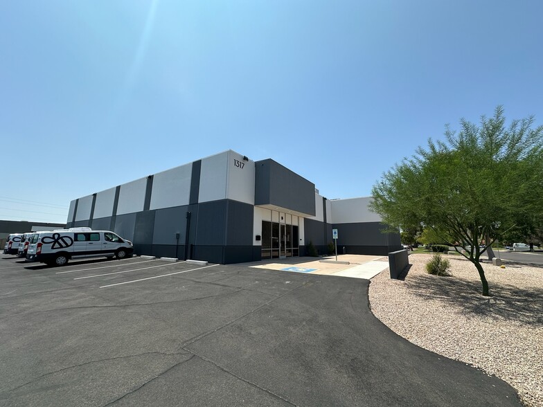 1317 W 21st St, Tempe, AZ for lease - Building Photo - Image 1 of 19