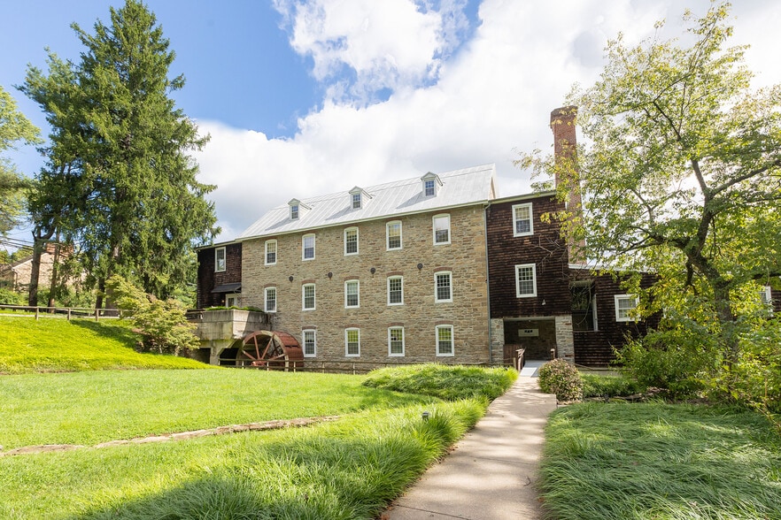 2201 Old Court Rd, Brooklandville, MD for lease - Building Photo - Image 1 of 10