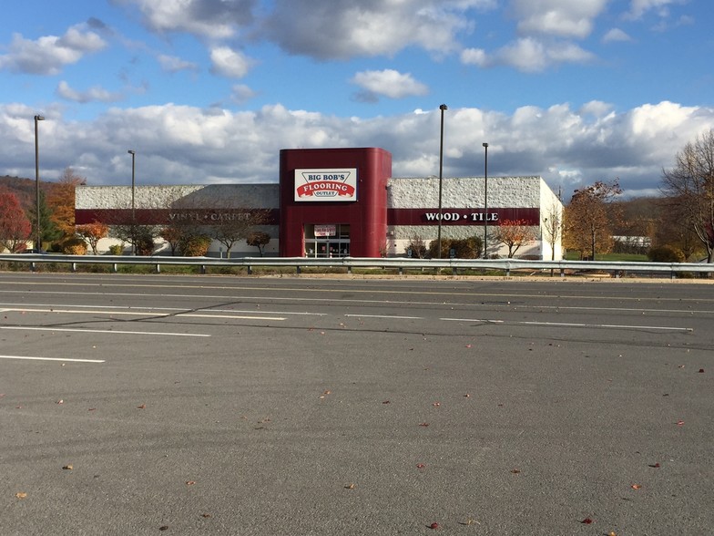 495 Lycoming Mall Cir, Muncy, PA for sale - Building Photo - Image 1 of 1