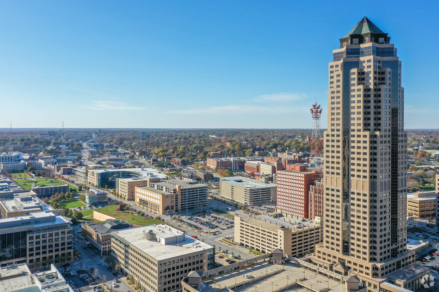 801 Grand Ave, Des Moines, IA for lease - Aerial - Image 2 of 8