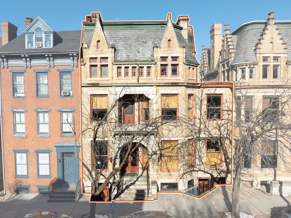 141 E Market St, York, PA for sale Primary Photo- Image 1 of 21