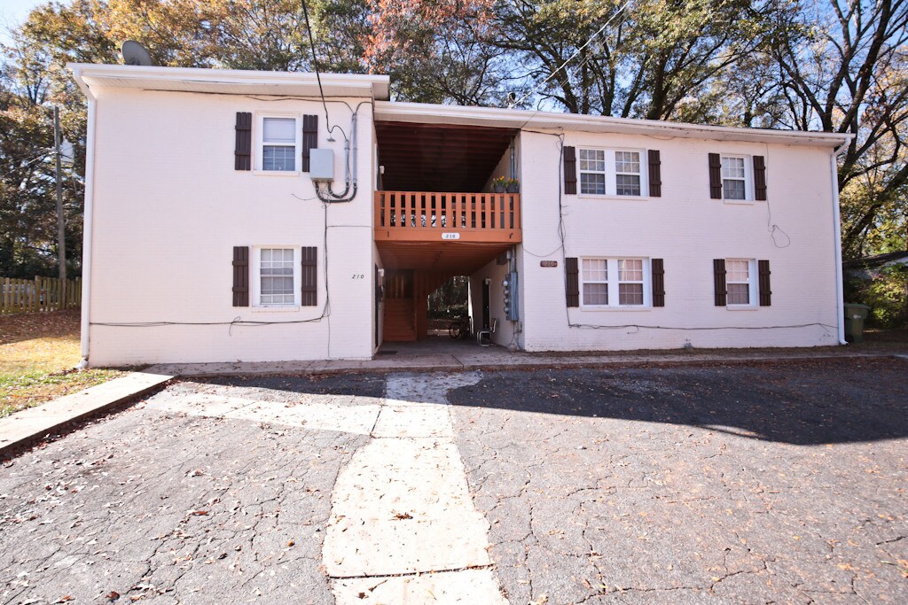 210 Kirkwood Rd NE, Atlanta, GA 30317