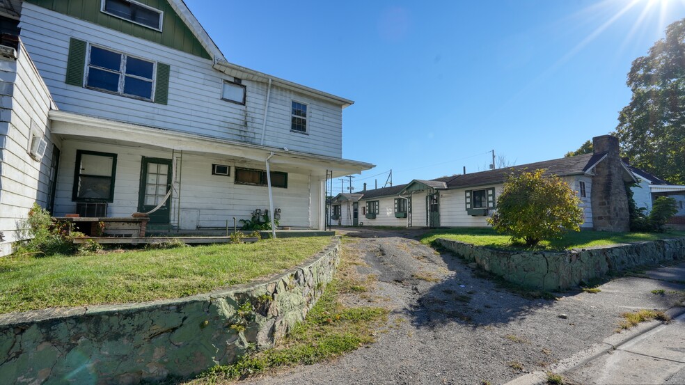 325 Dewey Ave, Cambridge, OH for sale - Primary Photo - Image 1 of 1