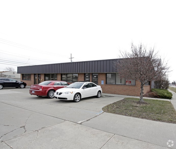 30230-30236 John R Rd, Madison Heights, MI for lease - Primary Photo - Image 1 of 6