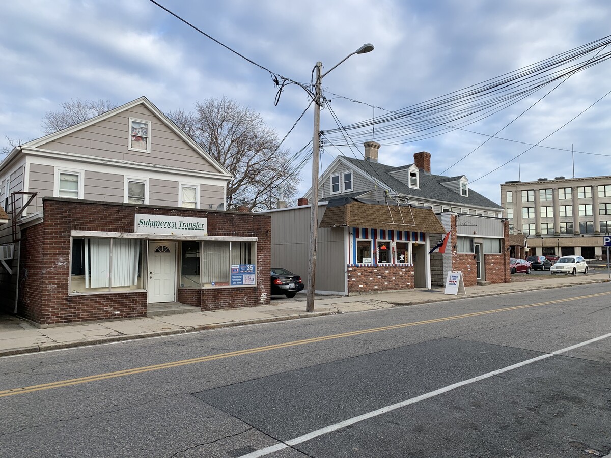 69 N Main St, Woonsocket, RI 02895