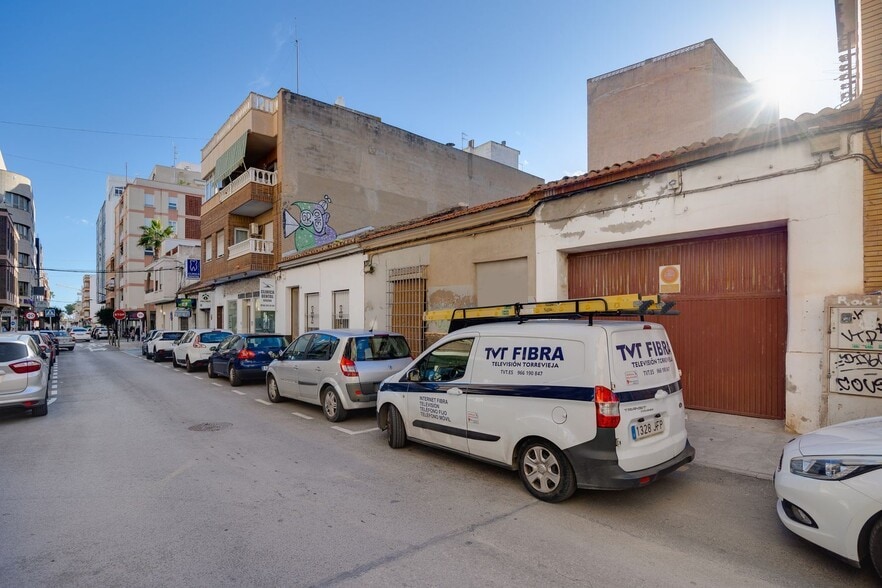 Carrer María Parodi, 35, Torrevieja, Alicante for sale - Building Photo - Image 3 of 14