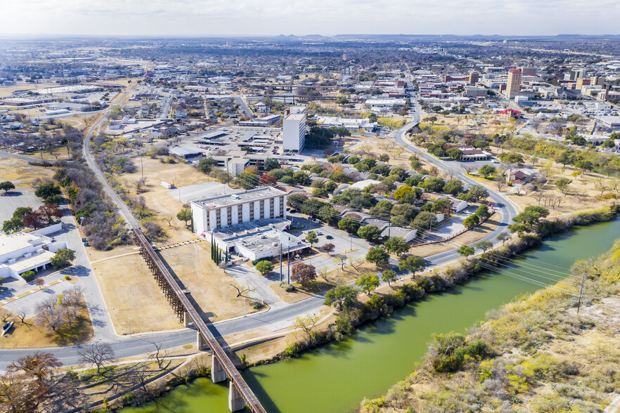 441 Rio Concho Dr, San Angelo, TX for sale - ProVideo LoopNet - Image 2 of 104