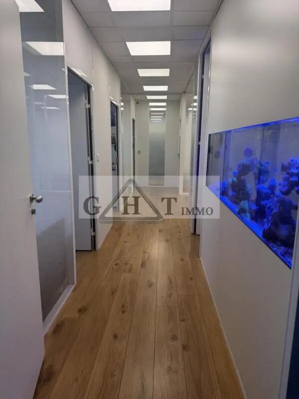 Office in Maisons-Alfort for sale Building Photo- Image 1 of 17