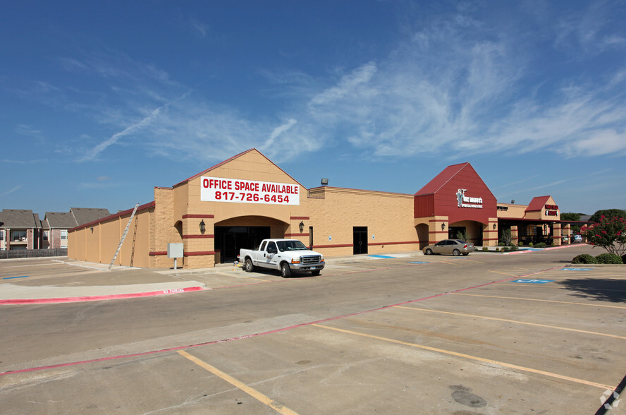 1011 N Highway 77, Waxahachie, TX for lease - Building Photo - Image 2 of 10