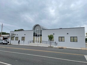 40 E Merrick Rd, Valley Stream, NY for lease Building Photo- Image 2 of 17