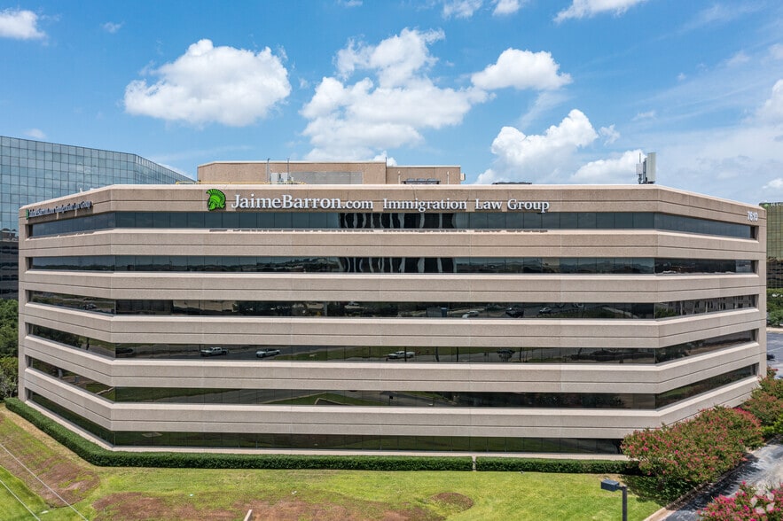 7610 N Stemmons Fwy, Dallas, TX for lease - Building Photo - Image 2 of 16