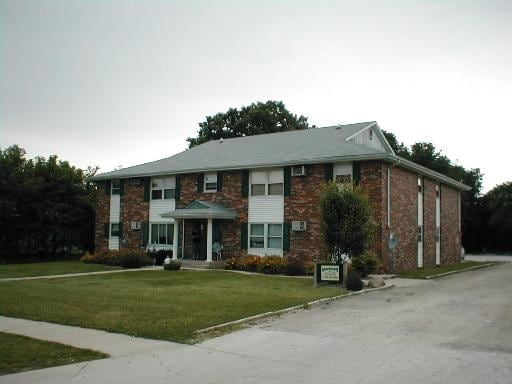 1060 Orange Ave, Marseilles, IL for sale - Primary Photo - Image 1 of 26