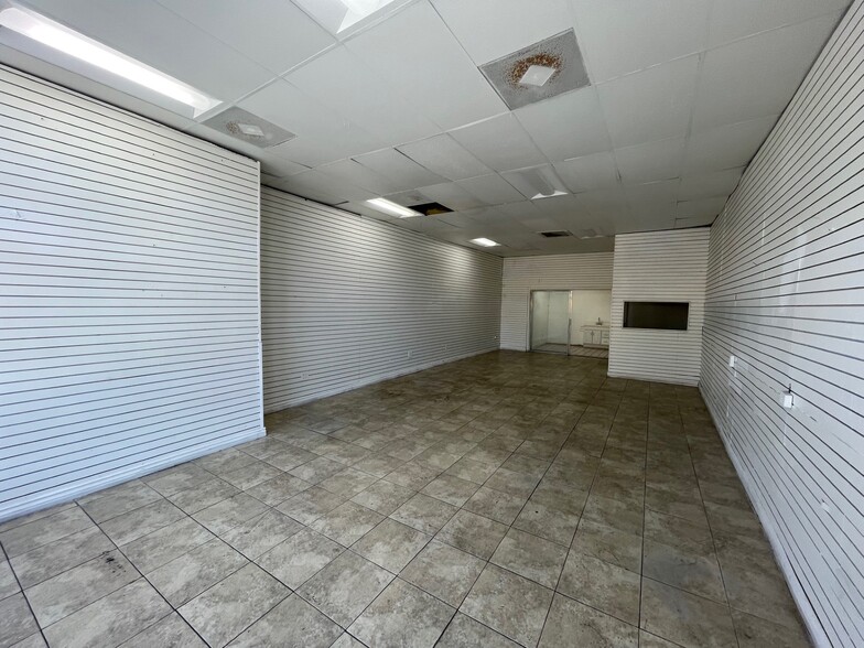 8048 Vineland Ave, Sun Valley, CA for lease - Interior Photo - Image 2 of 4