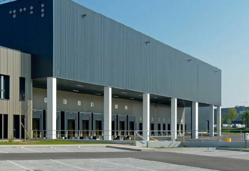 Office in Corbas for lease - Building Photo - Image 1 of 4