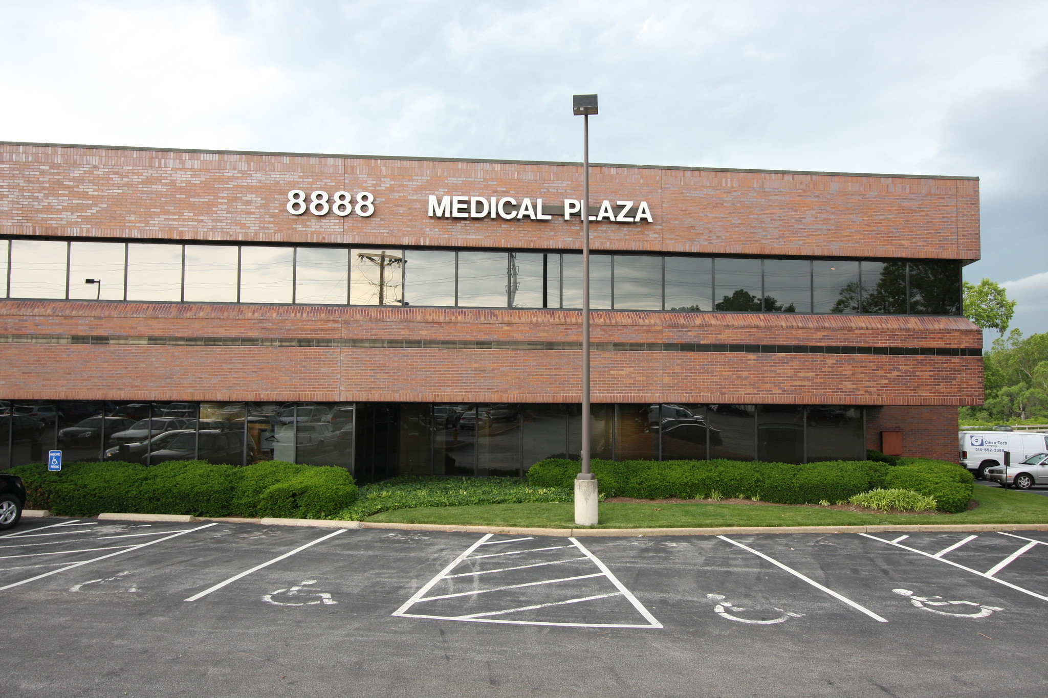 8888 Ladue Rd, Ladue, MO 63124 - OfficeMedical for Lease | LoopNet.com