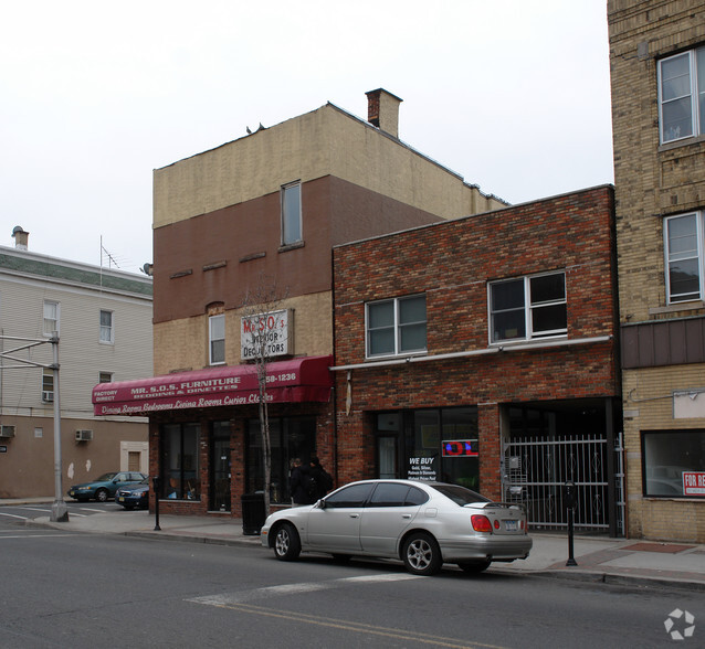 375 Broadway, Bayonne, NJ for sale - Building Photo - Image 1 of 1