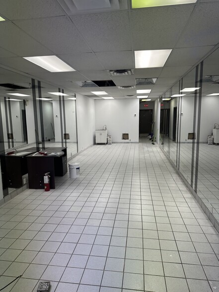 6507-6511 Bowness Rd NW, Calgary, AB for lease - Building Photo - Image 3 of 22