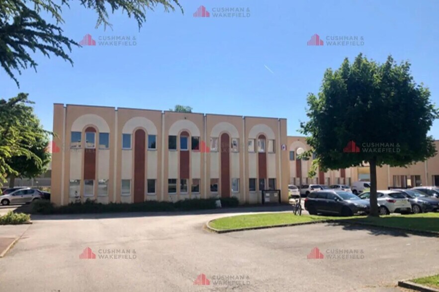 Office in Dijon for lease - Building Photo - Image 1 of 4