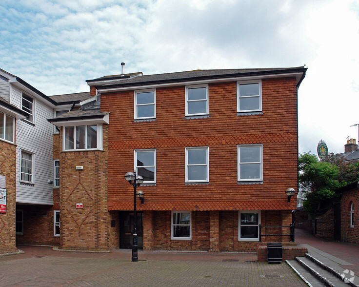 Coach And Horses Passage, Tunbridge Wells for lease - Primary Photo - Image 1 of 3