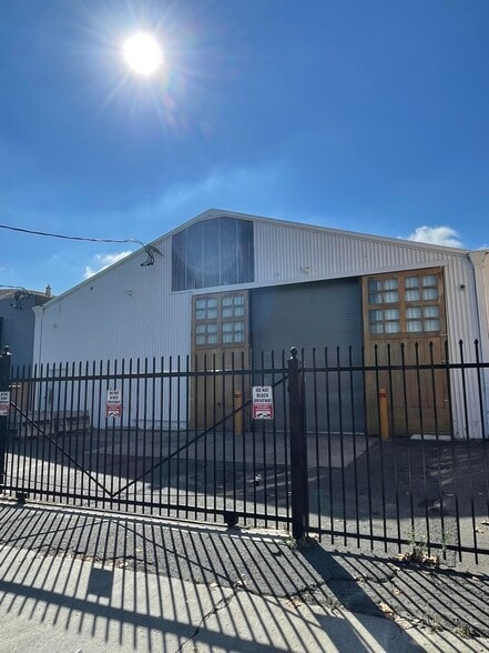 855 29th St, Oakland, CA for lease - Building Photo - Image 1 of 2