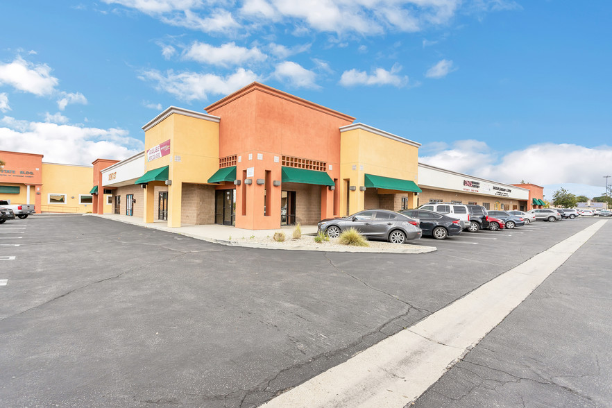 950-960 N State St, Hemet, CA for lease - Building Photo - Image 2 of 16