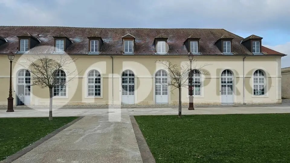 Retail in Compiègne for lease - Building Photo - Image 2 of 3