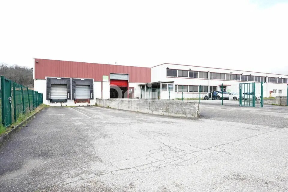 Flex in Chaponost for lease Building Photo- Image 1 of 5