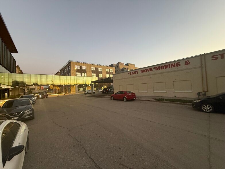 330 Elgin Av, Winnipeg, MB for sale - Building Photo - Image 2 of 15