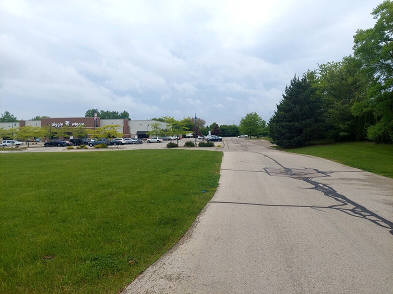 1334 Memorial Dr, Watertown, WI for sale - Building Photo - Image 3 of 4