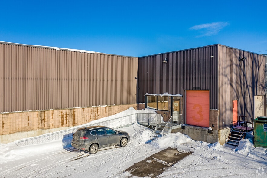 795 Boul Curé-Labelle, Laval, QC for sale - Building Photo - Image 3 of 11