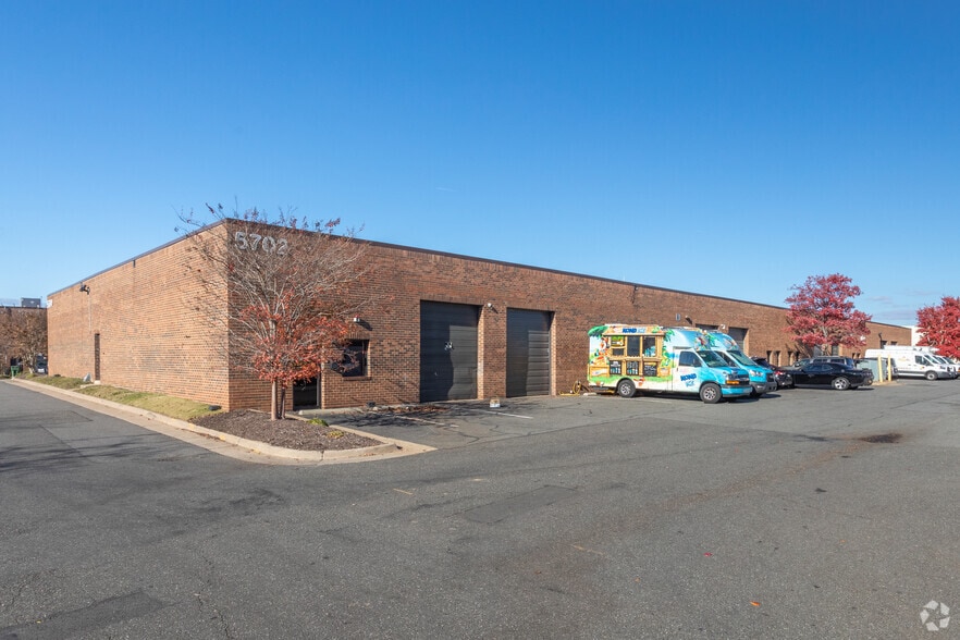 5700 General Washington Dr, Alexandria, VA for lease - Building Photo - Image 3 of 5