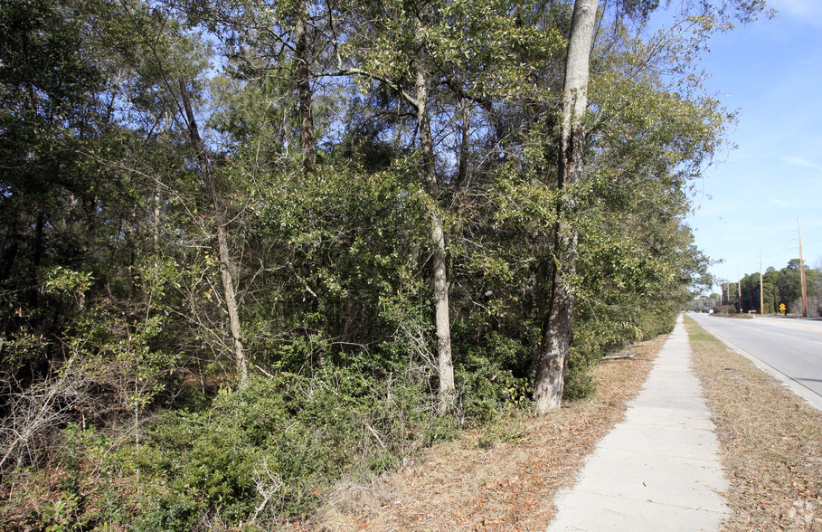 323 Sams Point Rd, Ladys Island, SC for sale - Primary Photo - Image 1 of 1