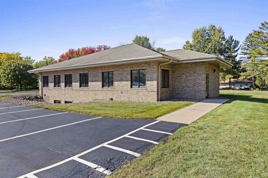 2325 Verlin Rd, Green Bay, WI for lease - Building Photo - Image 3 of 18