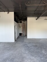 1657 Abbot Kinney Blvd, Venice, CA for lease Interior Photo- Image 2 of 3