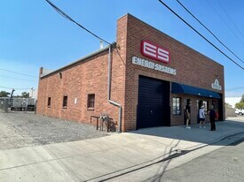 Small Freestanding building with yard - Warehouse