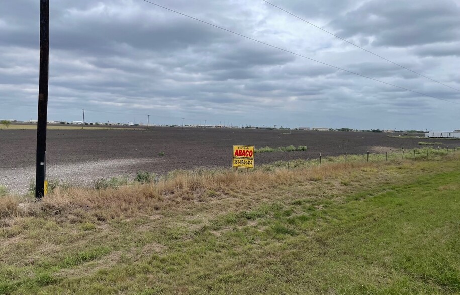 Senator Carlos Truan Blvd, Kingsville, TX for sale - Primary Photo - Image 1 of 6