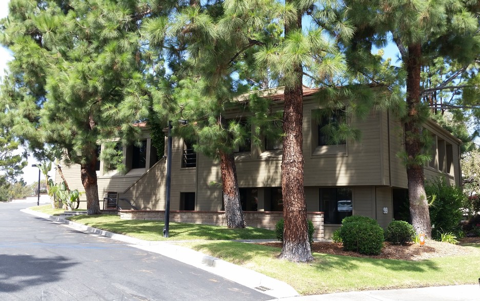 99 Long Ct, Thousand Oaks, CA for lease - Building Photo - Image 1 of 4