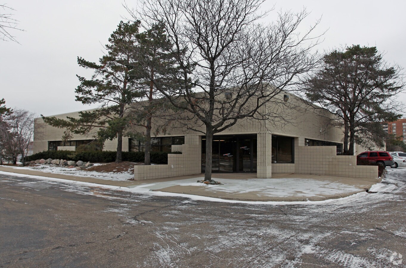 2200 11 Mile Rd, Berkley, MI 48072