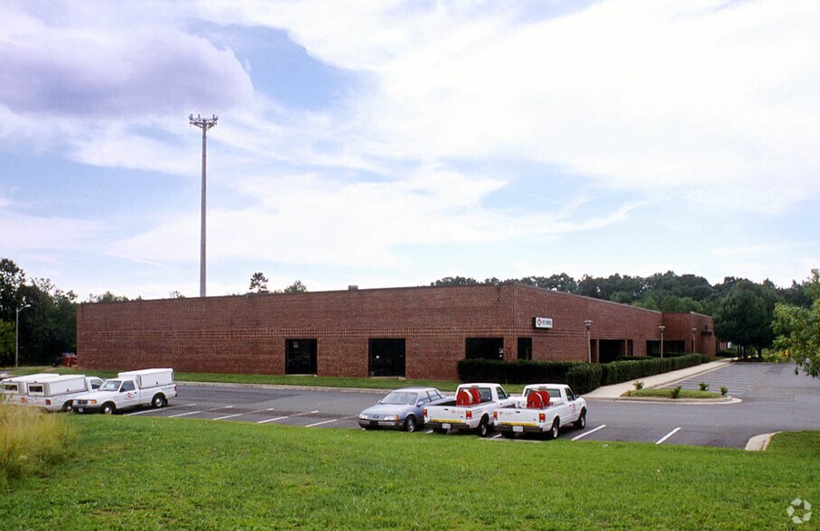 6700 Springfield Center Dr, Springfield, VA for lease - Building Photo - Image 2 of 5