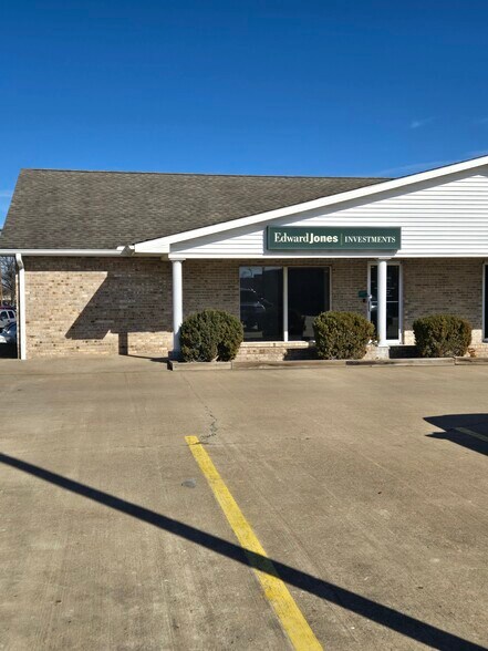 1130 E Main St, Carbondale, IL for lease - Building Photo - Image 1 of 8