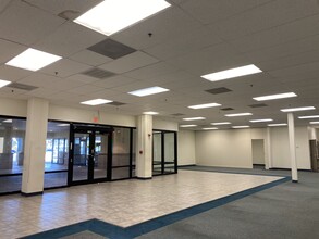 204 E Eau Gallie Blvd, Indian Harbour Beach, FL for lease Lobby- Image 2 of 4