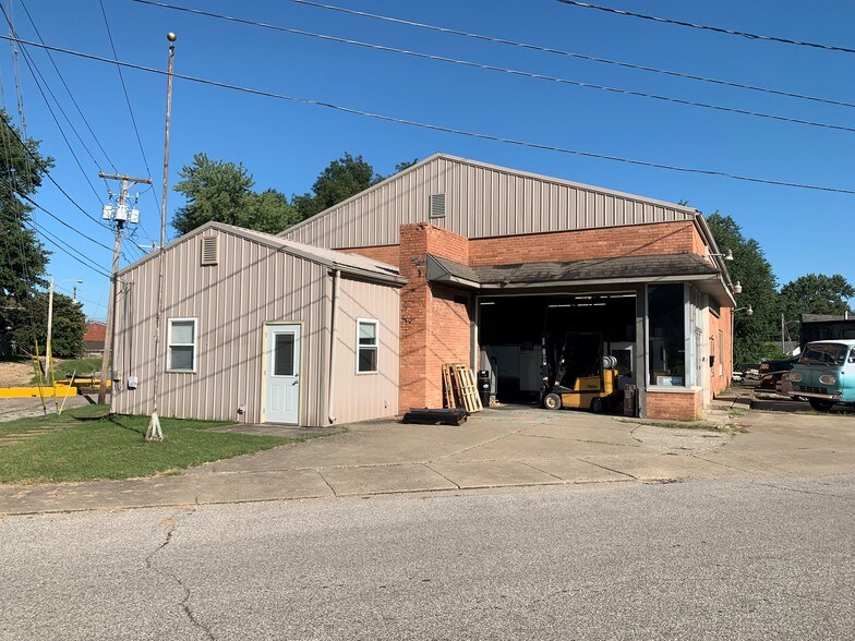 200 S Mccreary St, Fort Branch, IN for sale - Building Photo - Image 1 of 1
