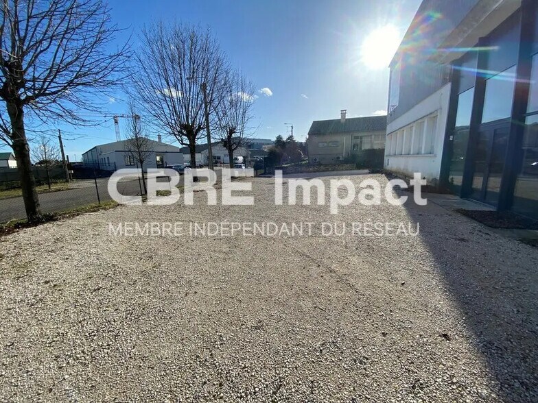 Flex in Dijon for lease - Building Photo - Image 1 of 9