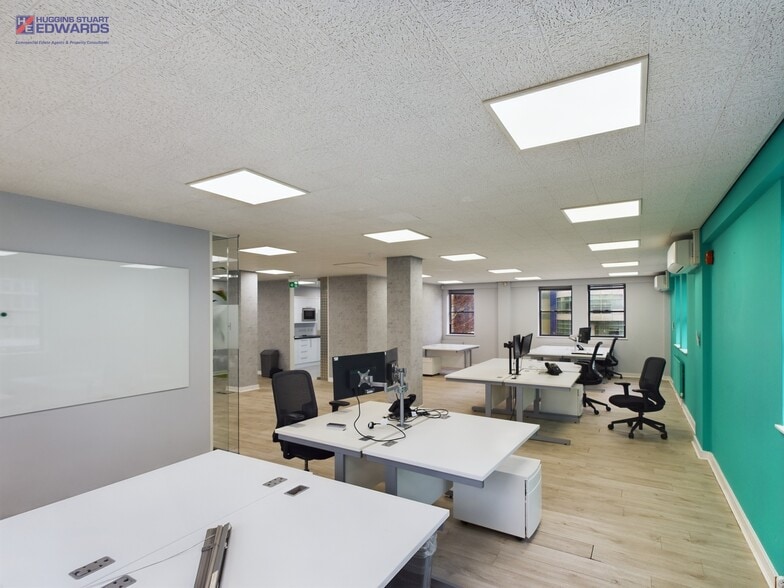 117 High St, Croydon for lease - Interior Photo - Image 3 of 4